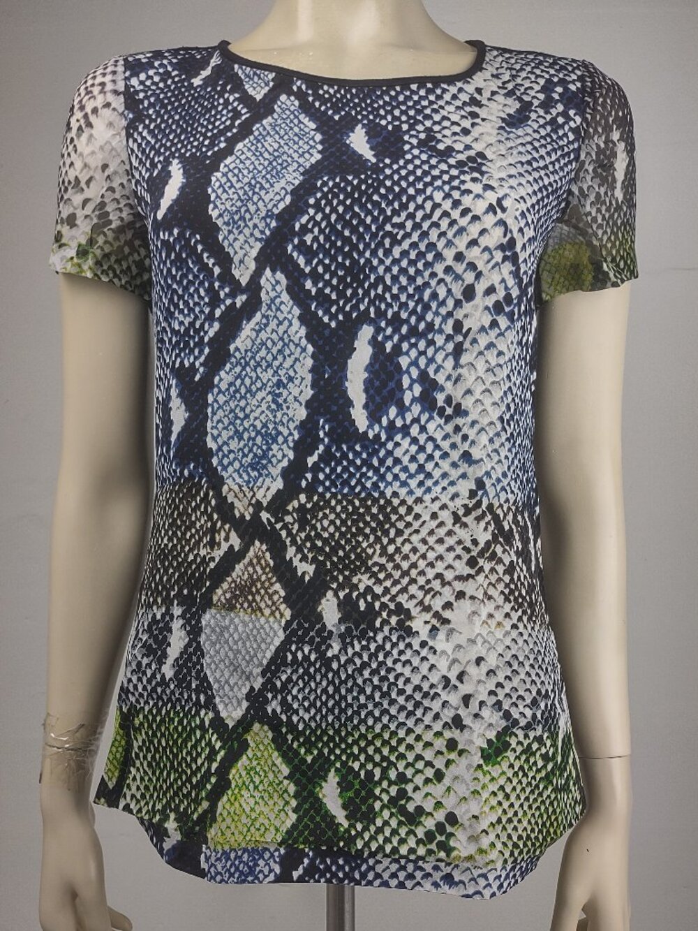 Diane Von Furstenberg colorful snake print short sleeve silk blouse top size 0